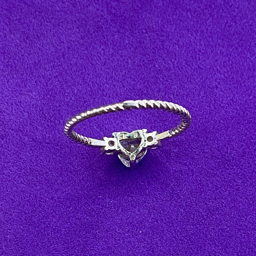 💛 Elegant Rhodium Plated Heart-Shaped CZ Ring - Picture 5 of 5